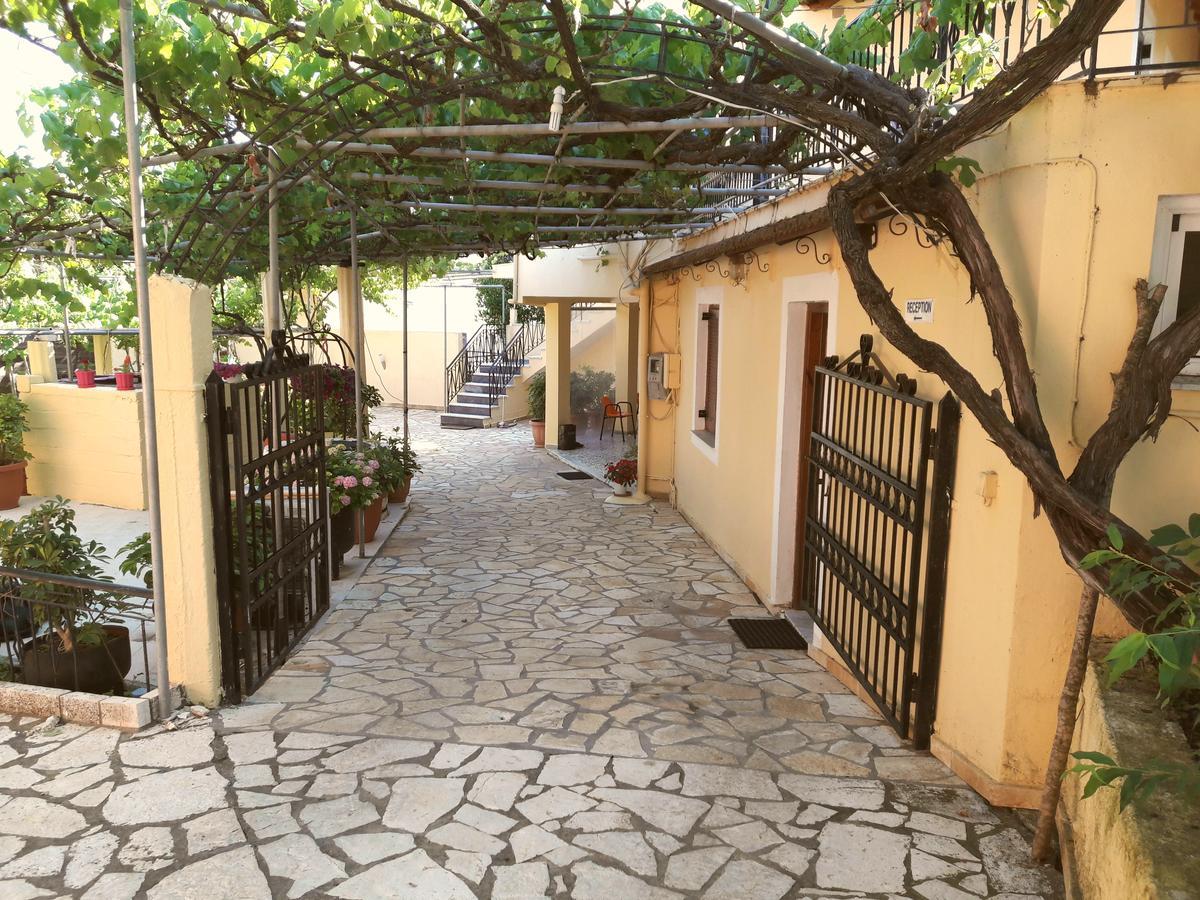 Bungalows Niki Ахарави Екстериор снимка